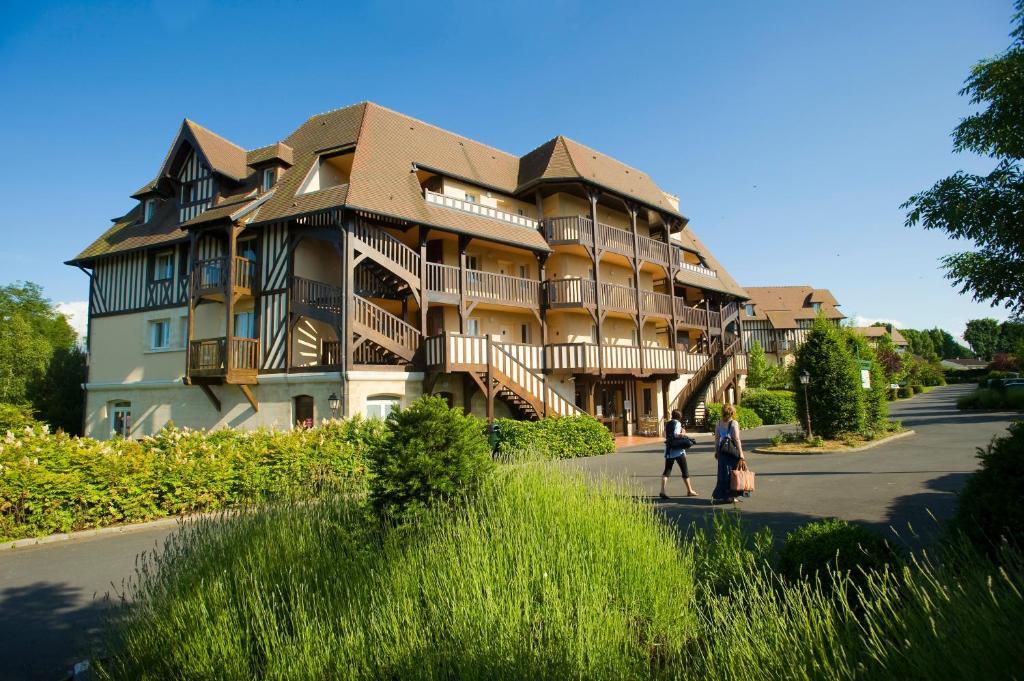 Pierre & Vacances La Residence Du Golf Deauville Buitenkant foto