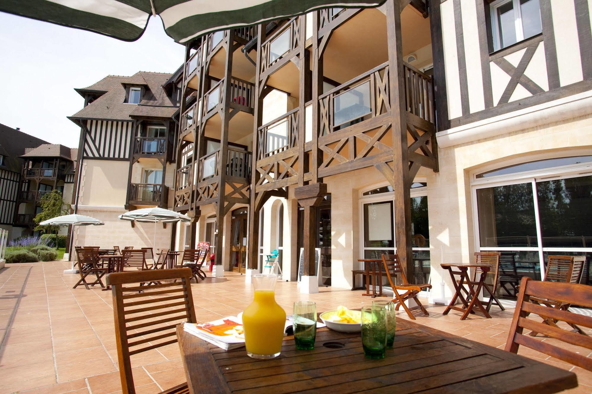 Pierre & Vacances La Residence Du Golf Deauville Buitenkant foto