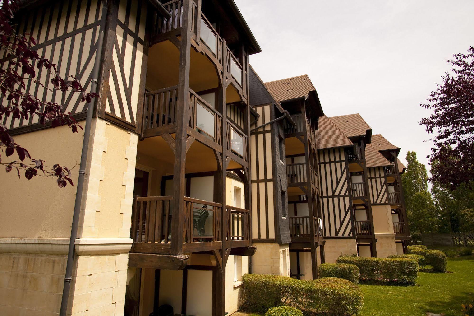 Pierre & Vacances La Residence Du Golf Deauville Buitenkant foto