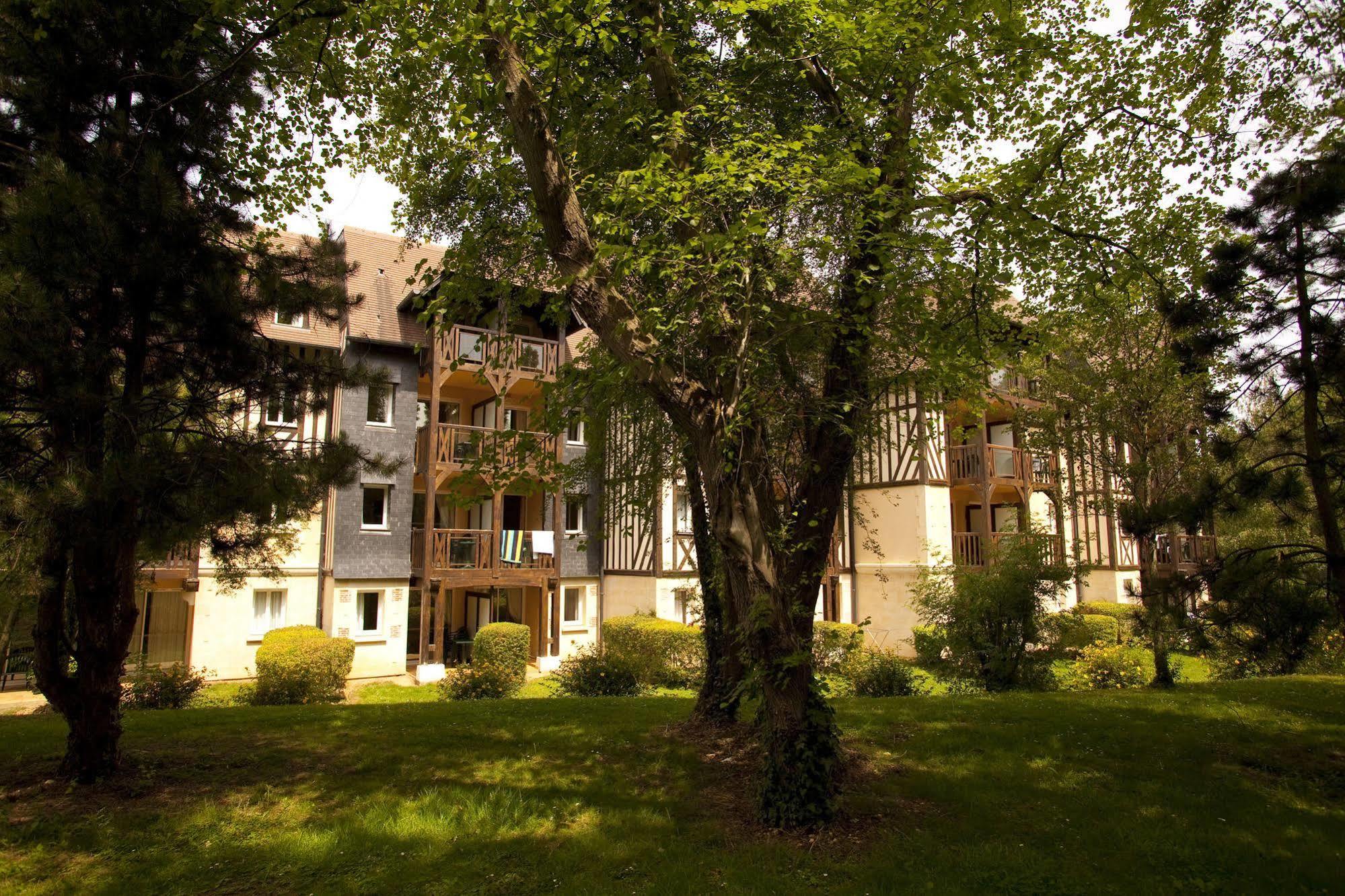 Pierre & Vacances La Residence Du Golf Deauville Buitenkant foto