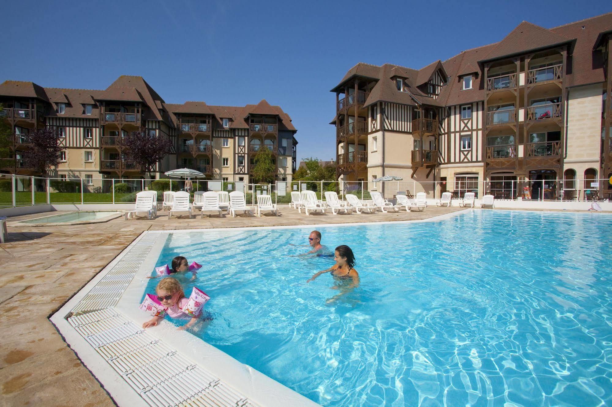 Pierre & Vacances La Residence Du Golf Deauville Buitenkant foto