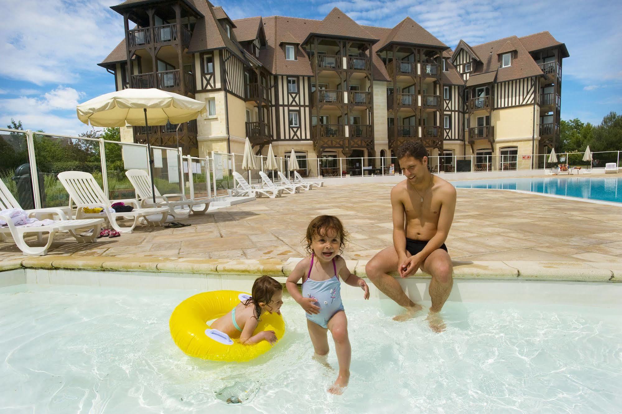 Pierre & Vacances La Residence Du Golf Deauville Buitenkant foto